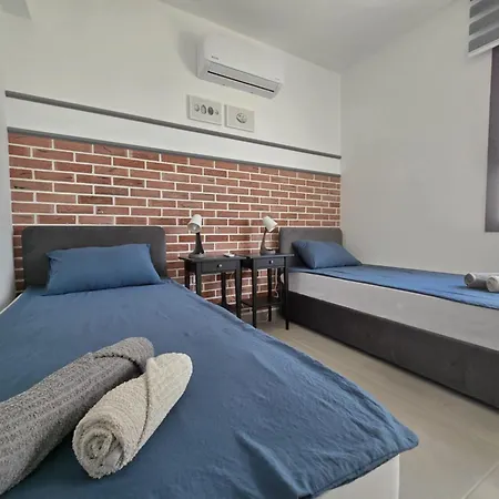 Didius Two-bedroom With Sea View At Caesar Apartman