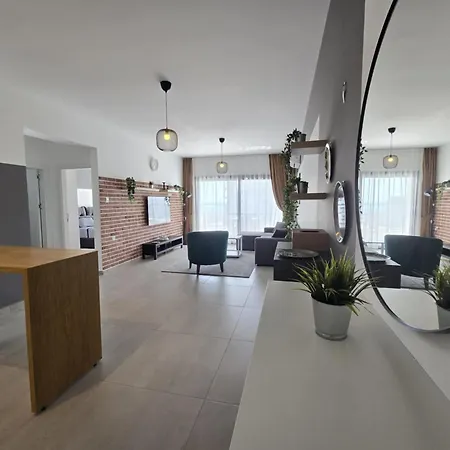 Luxury Two-bedroom With Sea View At Caesar *
